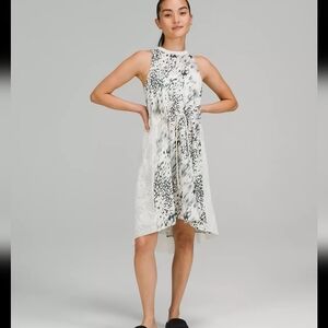 Mesh Overlay High-Neck DressDesigned for Casual Black and White Women's Dress